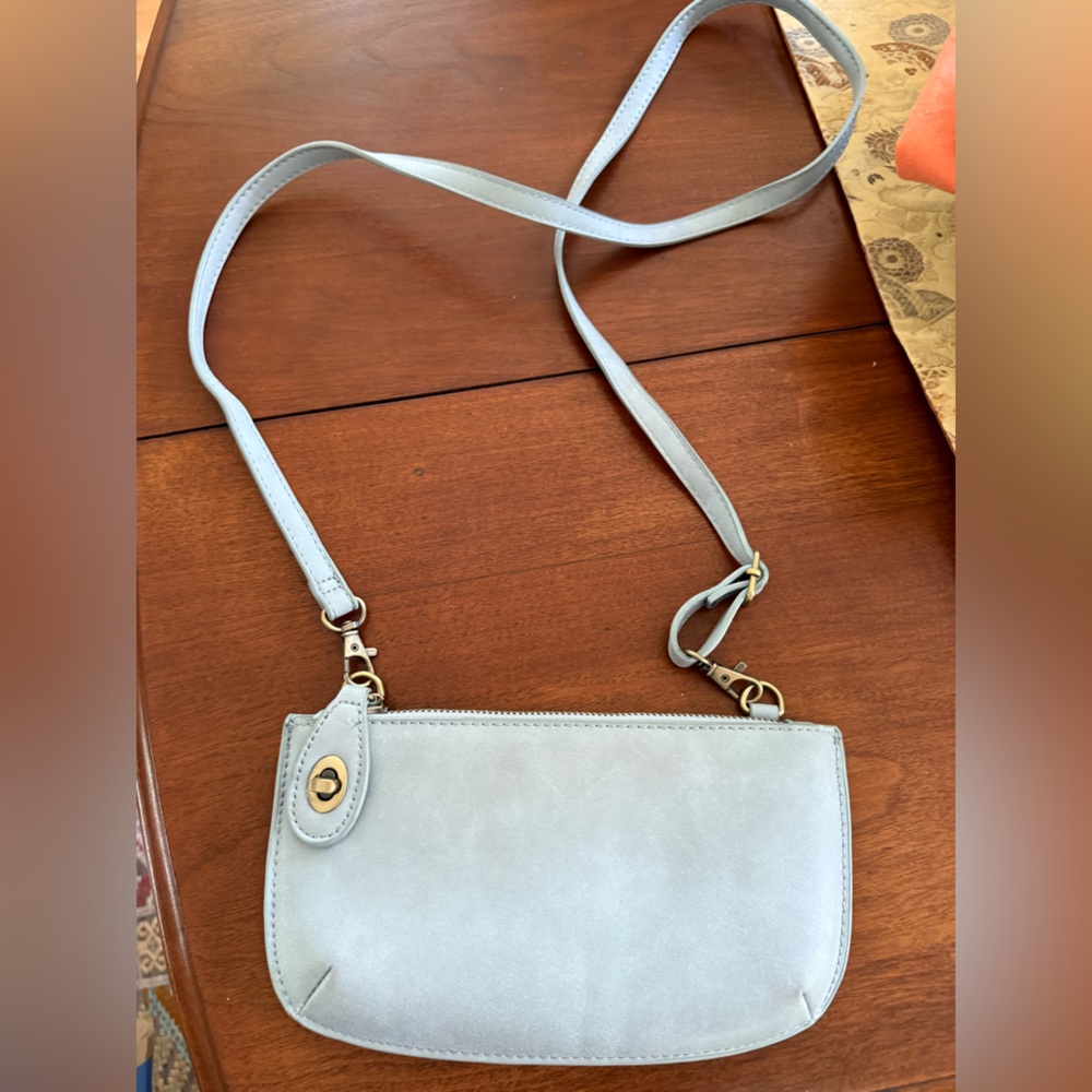 Elegant Gray Crossbody Bag with Minimalist Design